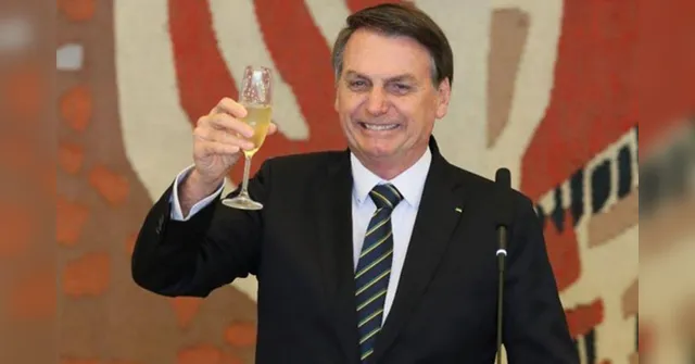 Imagem ilustrativa da notícia Em mensagem de Natal, Bolsonaro diz que ano acaba 'sem
denúncia de corrupção'