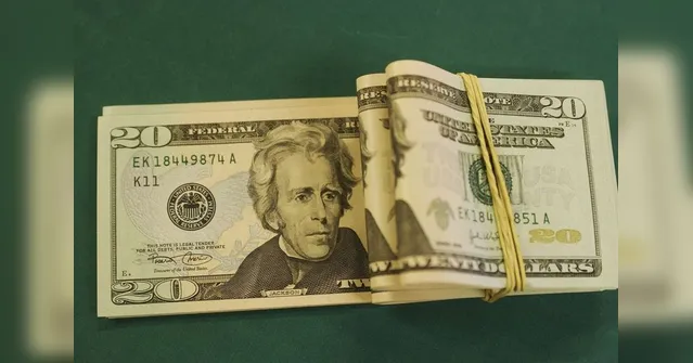 Imagem ilustrativa da notícia Dólar cai para R$ 4,146 e fecha no menor nível em quase um mês