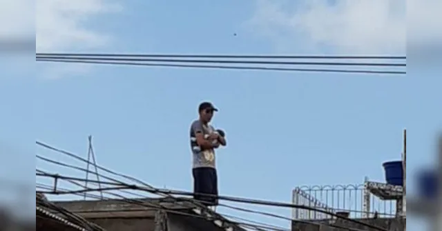 Imagem ilustrativa da notícia Homem ameaça jogar um bebê de cima da laje no Jurunas. Veja o vídeo!
