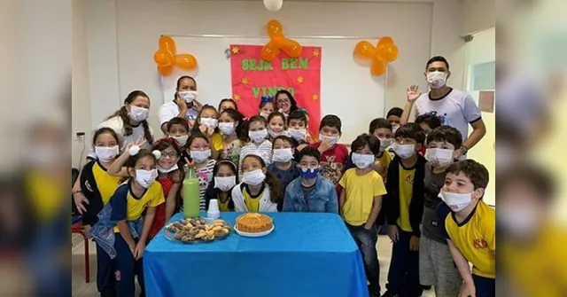 Imagem ilustrativa da notícia Alunos surpreendem colega que fez quimioterapia na volta às aulas
