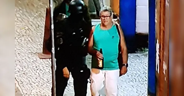 Imagem ilustrativa da notícia Refém sai de sequestro com garrafa de cerveja e vira meme