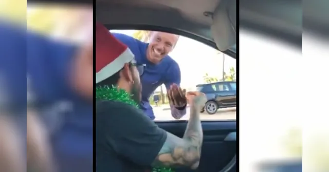 Imagem ilustrativa da notícia Vídeo: Papai Noel maconheiro distribui "beques" pelas ruas de Salvador