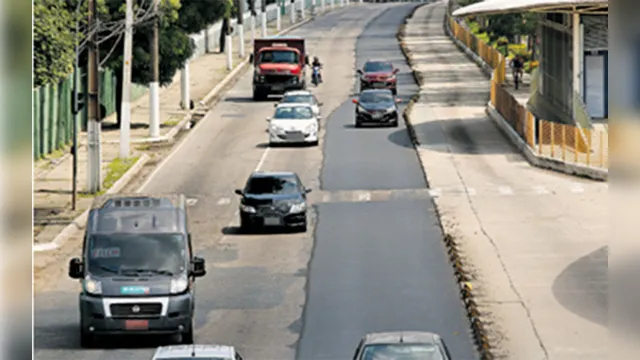 Imagem ilustrativa da notícia Obras de asfaltamento na Almirante Barroso já paralisaram