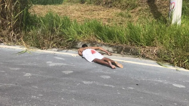 Imagem ilustrativa da notícia Corpo de homem enforcado com fio elétrico é abandonado as margens de rodovia