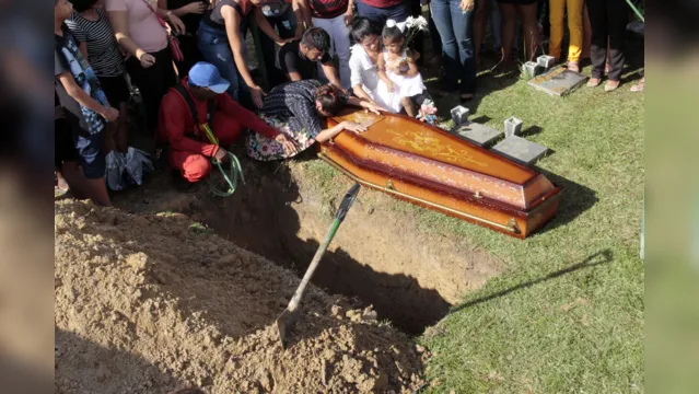 Imagem ilustrativa da notícia Corpo de Samara é enterrado em Marituba