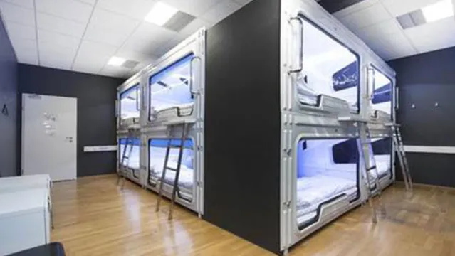 Imagem ilustrativa da notícia Hotel oferece dormitórios em formato de cápsulas inspiradas em 'Star Wars'