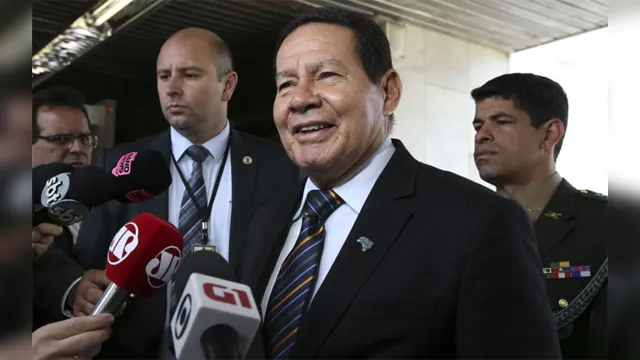 Imagem ilustrativa da notícia Hamilton Mourão participa da posse de presidente de esquerda na Argentina