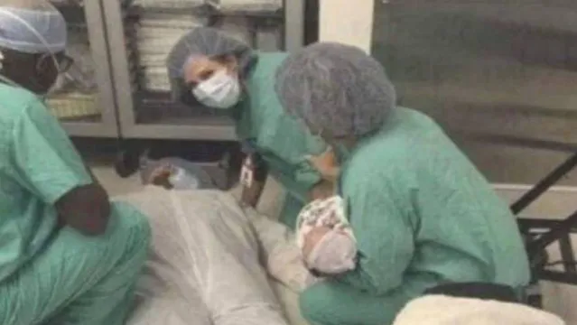Imagem ilustrativa da notícia Pai desmaia durante parto da primeira filha e vídeo viraliza na web
