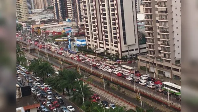 Imagem ilustrativa da notícia Trânsito em tempo real: Belém congestionada durante compras de natal