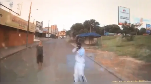 Imagem ilustrativa da notícia Turistas gravam assalto em que bandidos levaram R$15 mil deles próprios; veja o vídeo!