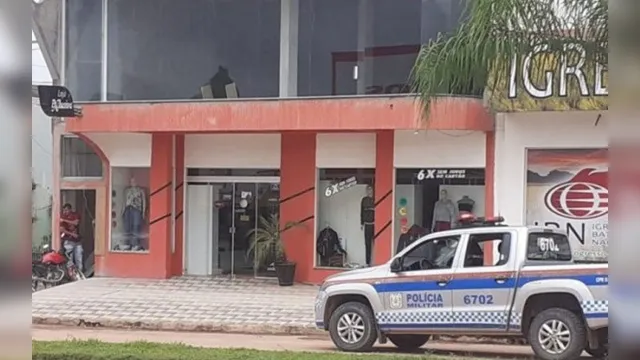 Imagem ilustrativa da notícia Câmera registra assalto à loja no Pará; carro de cliente foi levado