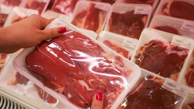 Imagem ilustrativa da notícia Internautas ironizam desabastecimento de carne em Belém: 'teremos que comer carne de jacaré'