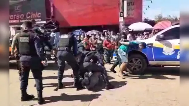 Imagem ilustrativa da notícia Vídeo: remoção de moto acaba em confusão e irmãos presos no Pará