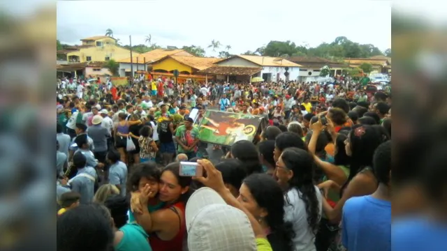 Imagem ilustrativa da notícia Fiéis levam mastro de São Sebastião em Igarapé-Açu. Acompanhe ao vivo!  