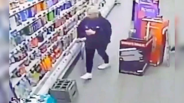 Imagem ilustrativa da notícia Vídeo impressionante mostra fantasma derrubando funcionária em supermercado