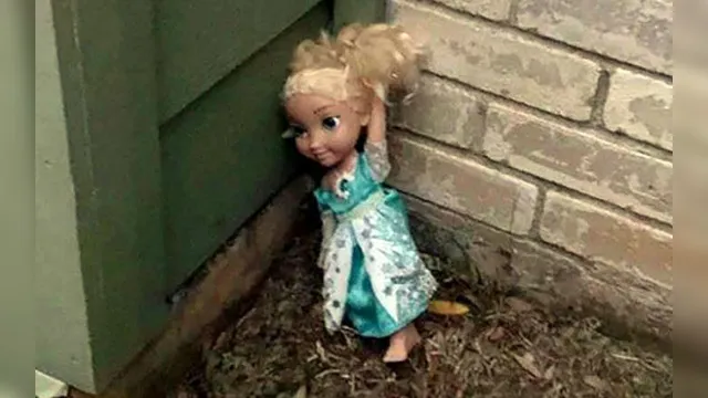 Imagem ilustrativa da notícia Família afirma ser perseguida por boneca assombrada da Frozen