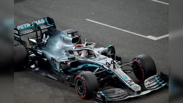 Imagem ilustrativa da notícia Hamilton vence Gp de Abu Dhabi e fica próximo de recorde de Schumacher