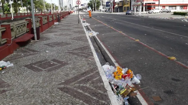 Imagem ilustrativa da notícia Torcedores deixam rastro de lixo na Doca após festa do Flamengo
