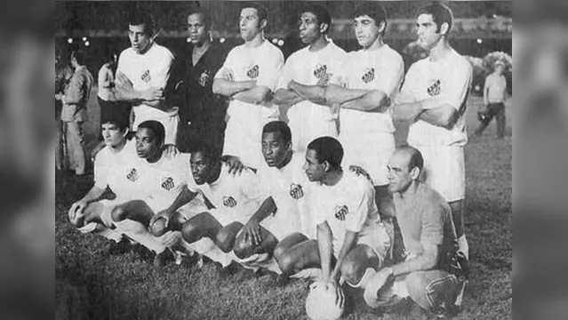 Imagem ilustrativa da notícia Paraense que esteve em campo com Pelé relembra milésimo gol. "Ele estava tenso"