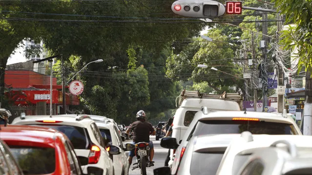Imagem ilustrativa da notícia 'Uma fábrica de dinheiro', dizem internautas sobre novos semáforos em Belém