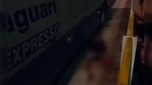 Imagem ilustrativa da notícia Assaltante em fuga é atropelado por ônibus na pista do BRT
