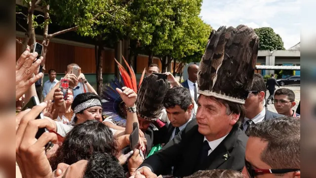 Imagem ilustrativa da notícia 'Cada vez mais o índio é um ser humano igual a nós', diz Bolsonaro