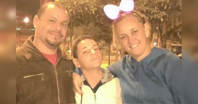 Imagem ilustrativa da notícia Filha é suspeita de ter matado e carbonizado família em porta-malas