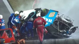 Imagem ilustrativa da notícia Piloto fica em estado grave após acidente na Nascar; Veja o vídeo! 