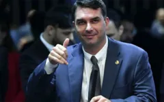 Imagem ilustrativa da notícia Flávio Bolsonaro enaltece investigação 'isenta' da PF que o livrou de dois crimes