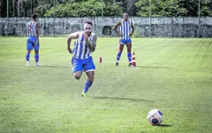 Netinho está regularizado e pode estrear amanhã, na lateral direita bicolor.