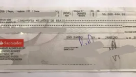 Imagem ilustrativa da notícia Homem tenta sacar cheque de R$ 50 milhões em banco e acaba preso 