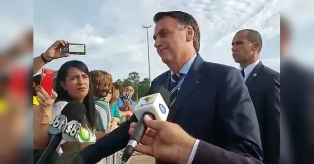 Imagem ilustrativa da notícia Bolsonaro faz insinuação sexual contra jornalista: “Ela queria dar o furo a qualquer preço contra mim”