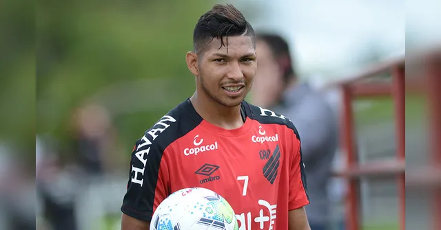 Imagem ilustrativa da notícia Paraense destaque: Rony estreia em 2020 contra o Flamengo