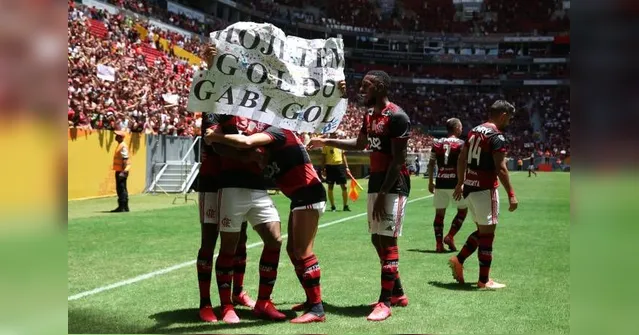 Imagem ilustrativa da notícia Trio de ouro decide e Flamengo é campeão da Supercopa após vencer Athletico Paranaense