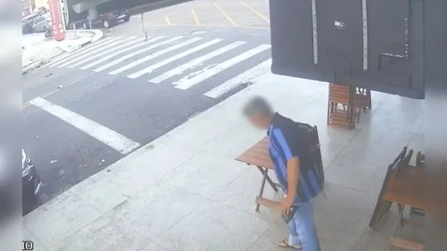 Imagem ilustrativa da notícia Vídeo mostra homem furtando cadeiras em bar de Belém