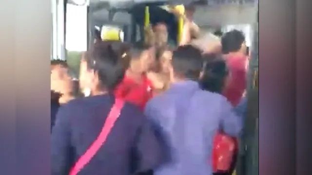 Imagem ilustrativa da notícia Vídeo: mulher passa mal dentro de BRT superlotado no Mangueirão