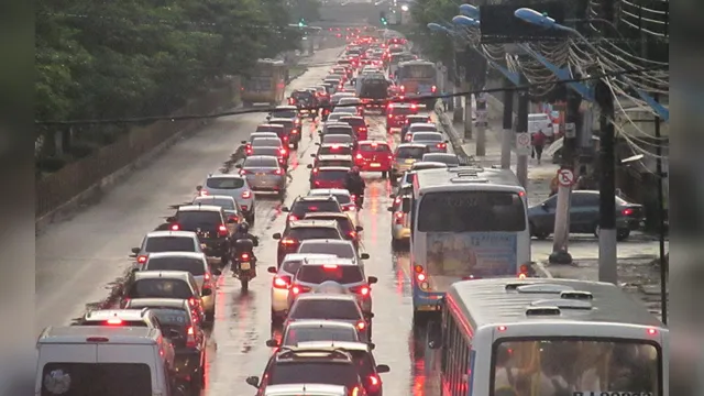Imagem ilustrativa da notícia Chuva castiga Belém e congestiona o trânsito; veja em tempo real