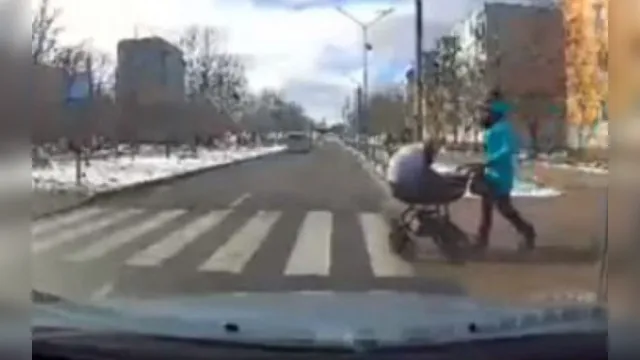 Imagem ilustrativa da notícia Imagens fortes! Motorista bêbado atropela bebê de três meses; veja o vídeo!