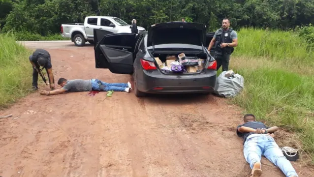 Imagem ilustrativa da notícia Trio é baleado após ser flagrado com carga roubada em Barcarena 