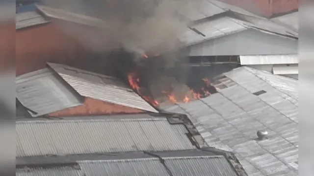 Imagem ilustrativa da notícia Vídeo: Incêndio atinge fábrica de cosméticos em Belém