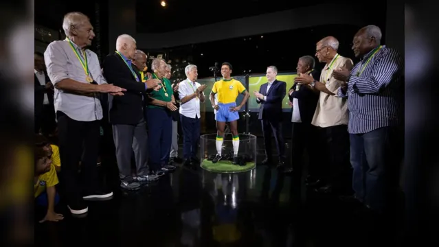 Imagem ilustrativa da notícia CBF inaugura estátua em homenagem a Pelé no RJ