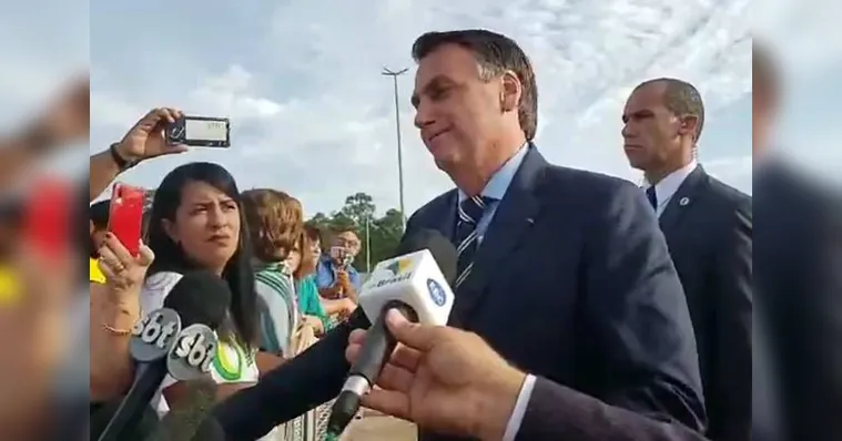 Imagem ilustrativa da notícia Bolsonaro faz insinuação sexual contra jornalista: “Ela queria dar o furo a qualquer preço contra mim”