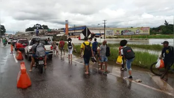 Imagem ilustrativa da notícia Transbordamento do rio Uriboca causa congestionamento quilométrico na BR-316