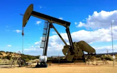 O preço do barril do petróleo caiu 30%