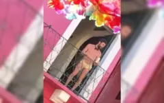 Imagem ilustrativa da notícia Caio Blat tira a cueca e mostra 'intimidades' para foliões em Olinda. Veja o vídeo