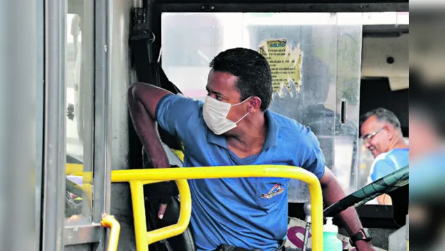 Imagem ilustrativa da notícia Belém: passageiros temem contágio por aglomerações em ônibus 