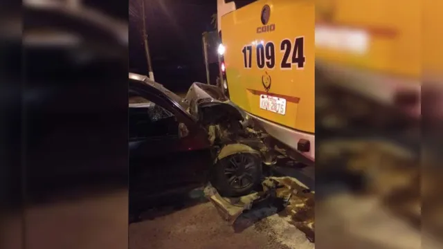 Imagem ilustrativa da notícia Acidente entre carro e ônibus deixa duas crianças gravemente feridas