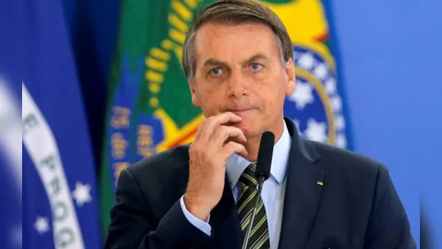 Imagem ilustrativa da notícia Bolsonaro diz que MP que autoriza suspensão de contratos é forma de 'preservar empregos'