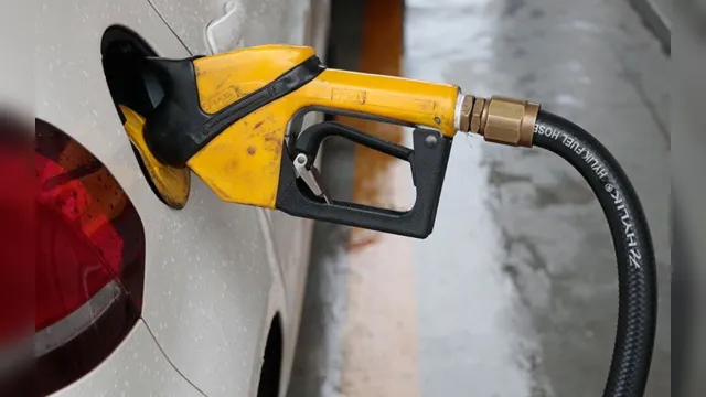Imagem ilustrativa da notícia Petrobras reduz preço da gasolina em 15%