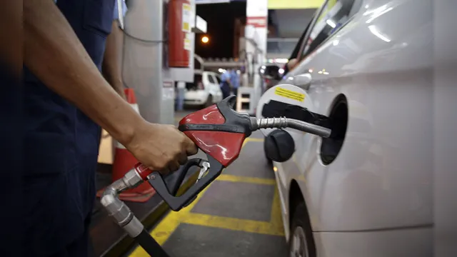 Imagem ilustrativa da notícia Petrobras reduz preço da gasolina, do diesel e do gás de cozinha